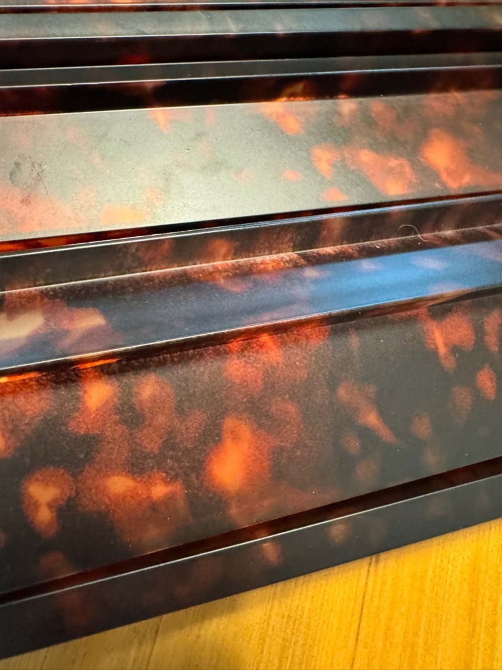 Set of 4 Tortoiseshell Acrylic Rack with Pushers and storage bag!
